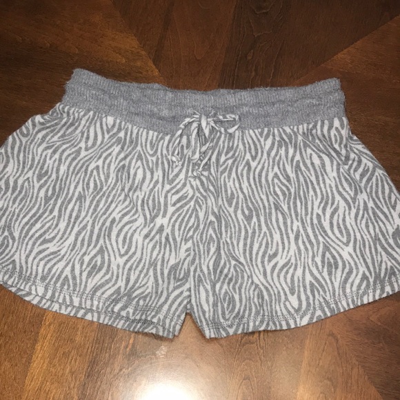 Forever 21 drawstring pajama shorts. Size M - Picture 2 of 4
